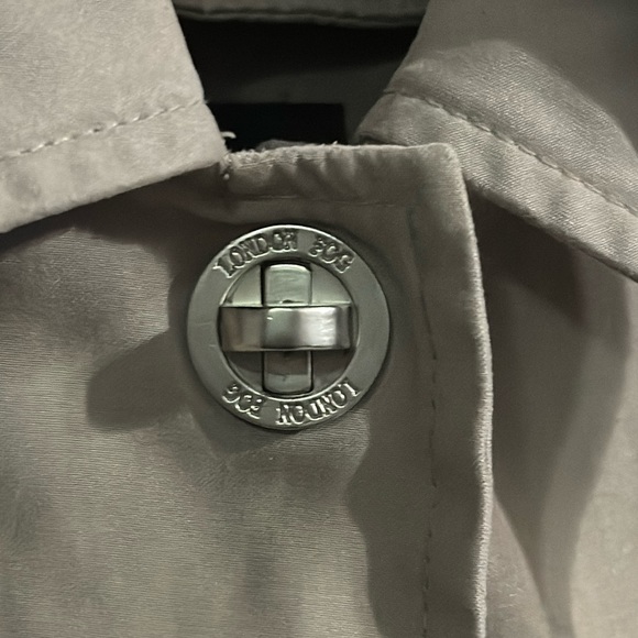 London fog trench coat 🧥 - Picture 2 of 5